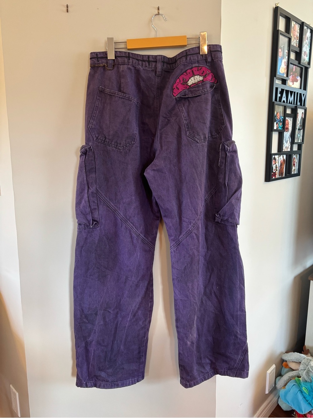 Y2K Purple Cargo Vees Pants w/ Lip Graphic Pocket Detail size large
